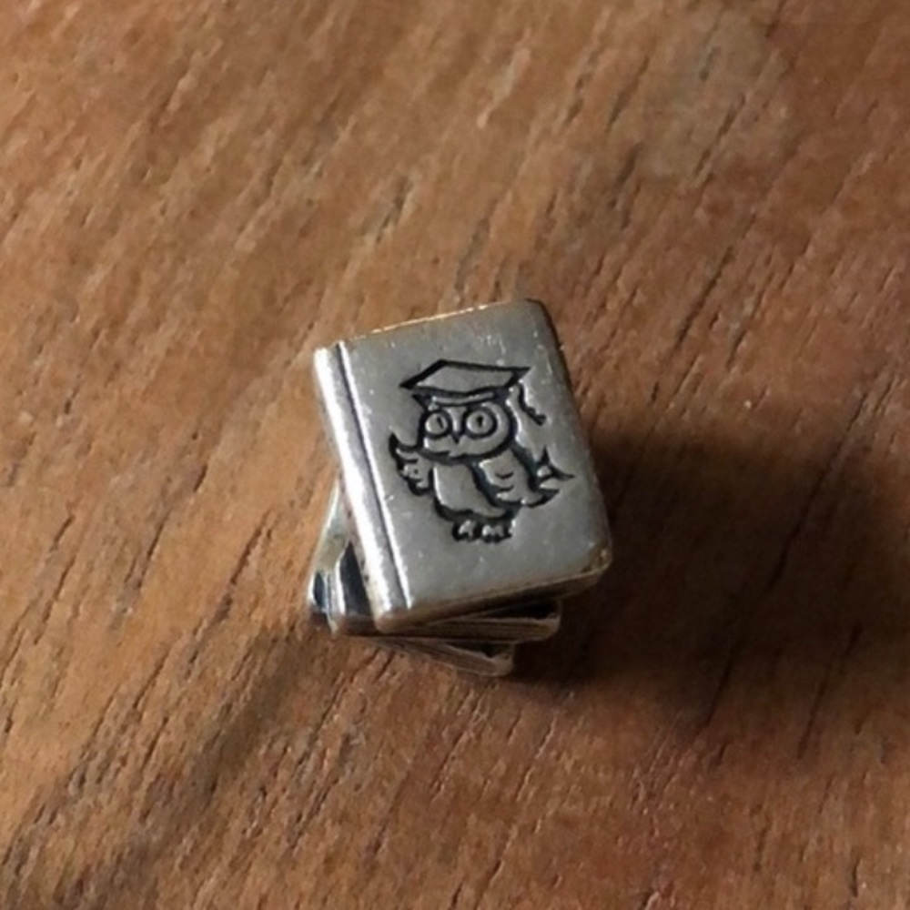 {Pandora} DISCONTINUED text book stack charm